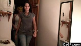 Две молодые подружки-лесбиянки оргазмируют и сквиртуют во время секса и снимают это все на камеру