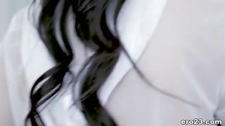 Домашний секс молодой пары ранним утром на большой кровати