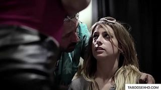 Блонда с мужем склонила сестру к групповухе против ее воли