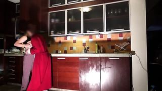 Телки из Румынии устроили лесбийский секс на кухне, сделав друг другу кунилингус