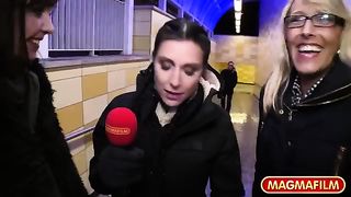 Три ненасытные милфы на кастинге обслуживают молодого парня и делают минет