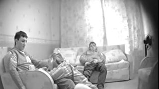 Молодую пустили по кругу и выебли во все дыры